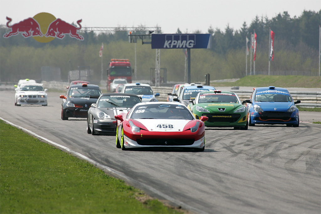 Ferrarien med Mads Rasmussen og Casper Spanner var i front fra start, da der blev kørt Danish Endurance Championship på Padborg Park